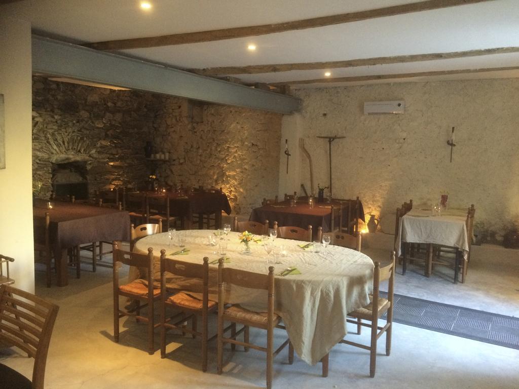 Chez Les Amis Hotel Saint-Nazaire-de-Ladarez Buitenkant foto