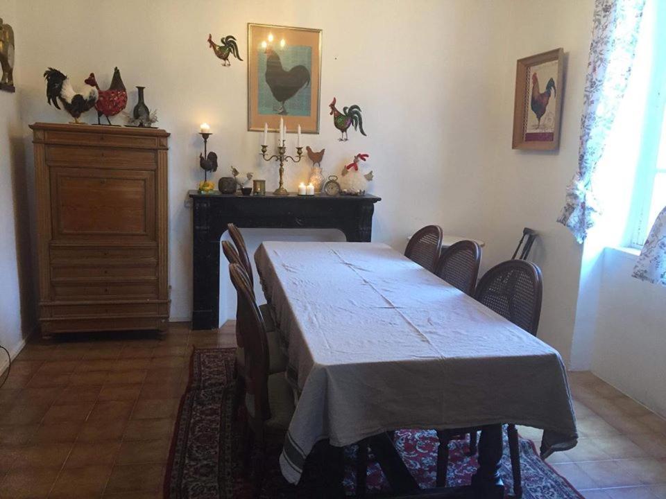 Chez Les Amis Hotel Saint-Nazaire-de-Ladarez Buitenkant foto