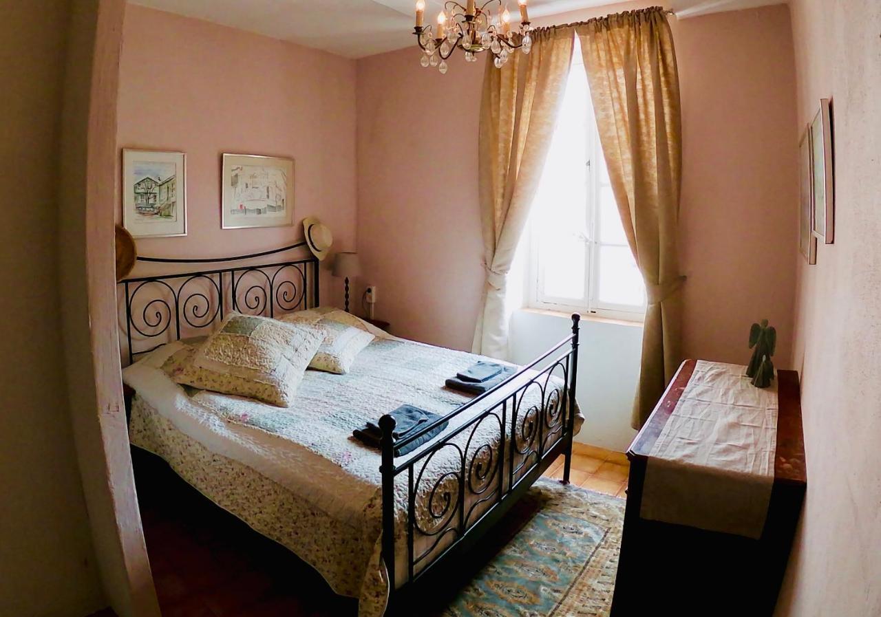 Chez Les Amis Hotel Saint-Nazaire-de-Ladarez Buitenkant foto